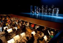 Malandain Ballet Biarritz sobre el escenario y la OSE en el foso del Kursaal