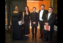 Solistas y director antes del concierto (foto: Juantxo Egaña)