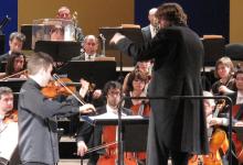 Michal Nesterowicz y Luis Esnaola junto a la Orquesta de Euskadi