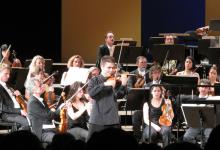 Luis Esnaola junto a la Orquesta de Euskadi