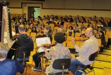 Miembros de FEVAS en un ensayo de la Orquesta de Euskadi