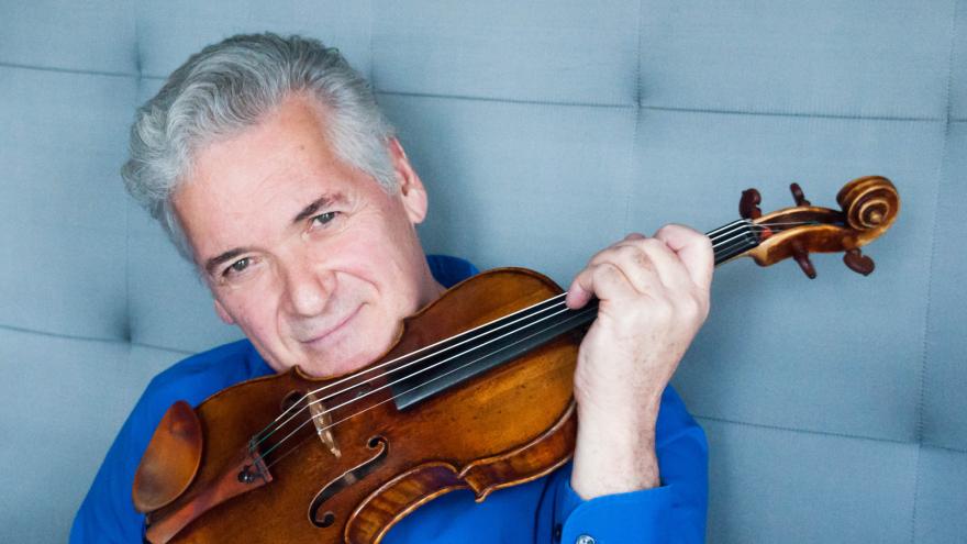 El legendario violinista Pinchas Zukerman tomará la batuta en el siguiente programa de conciertos de la Orquesta Sinfónica de Euskadi